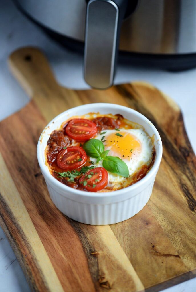 Jajka zapiekane z pomidorami z AirFryer